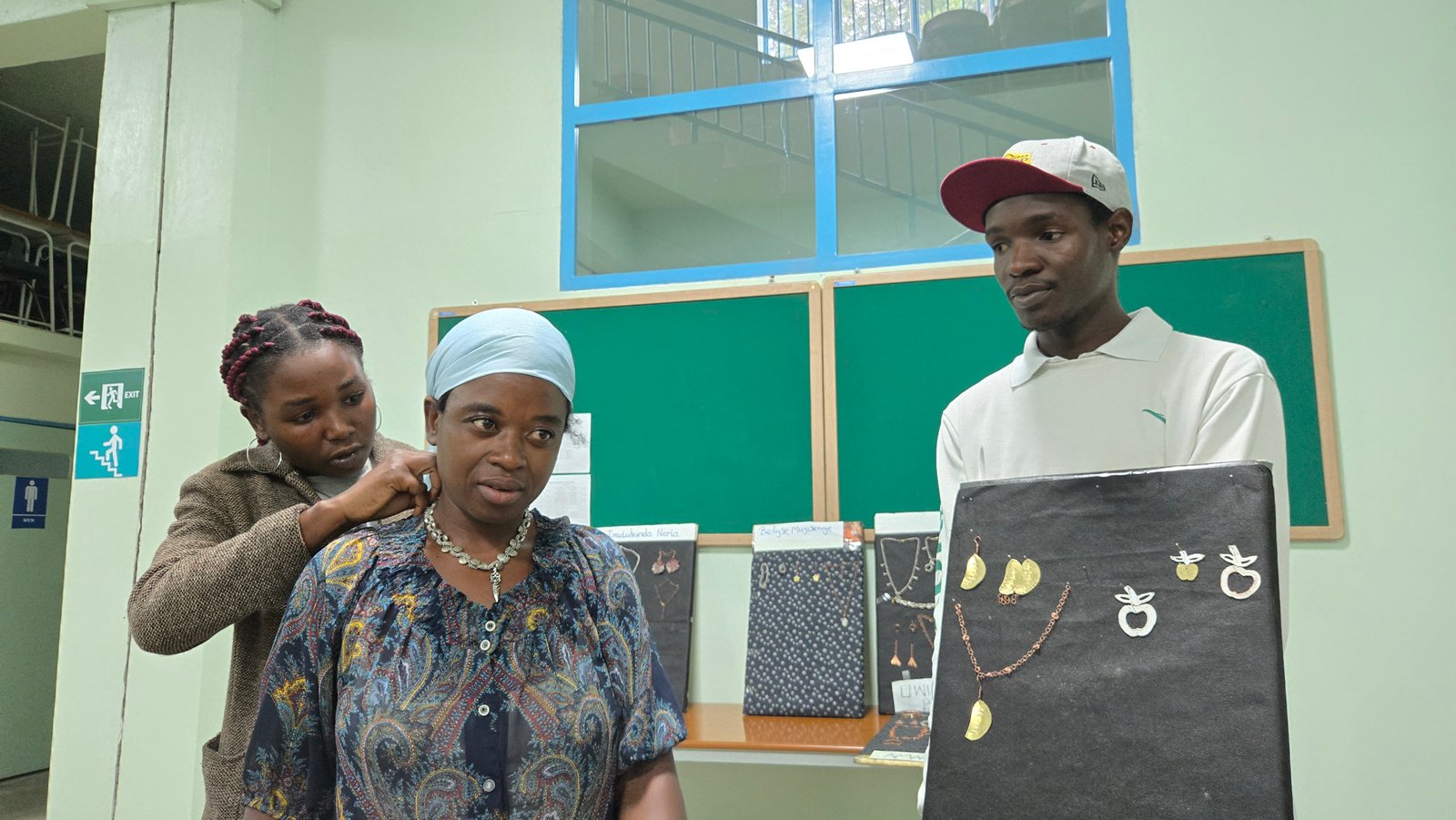 Students and faculty interaction during showcase